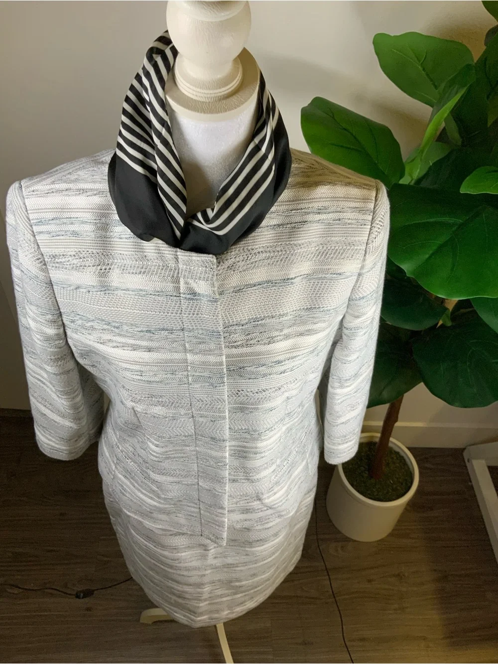 Ann Taylor Cream & Light Gray Textured Blazer